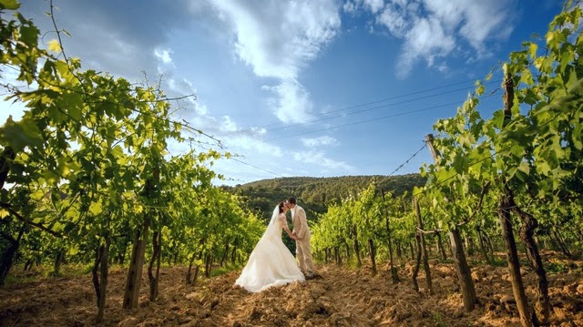 Romantische-bruiloft-in-wijngaard-Toscane
