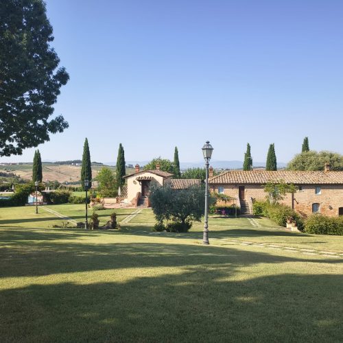 Trouwlocatie in Toscane met agriturismo, grote tuin en uitzicht over het landschap